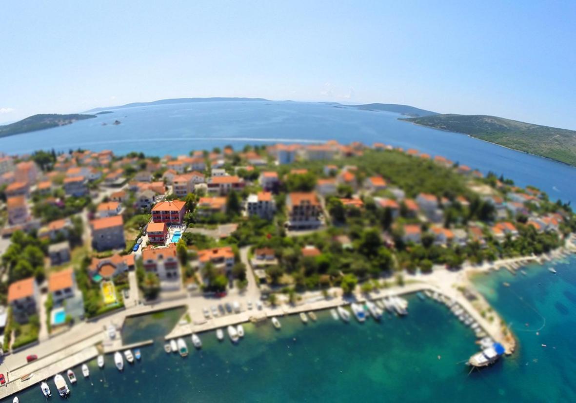 Apartments Stina Seget Vranjica Exterior foto